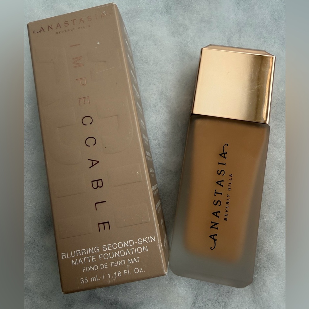 New Anastasia Beverly Hills
Impeccable Blurring Second-Skin Matte Foundation